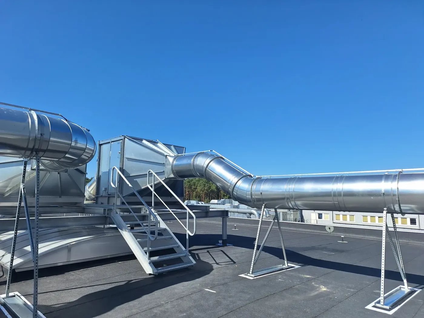Ducts and platform on the roof
