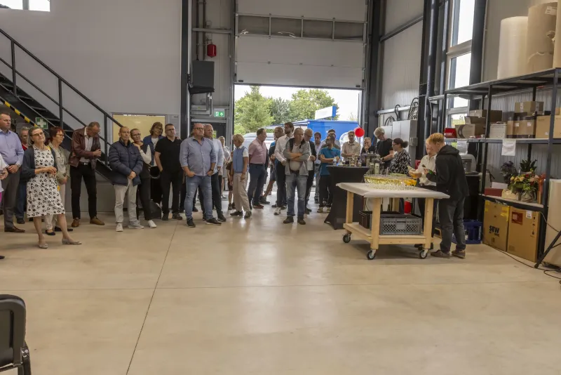The guests in the new hall