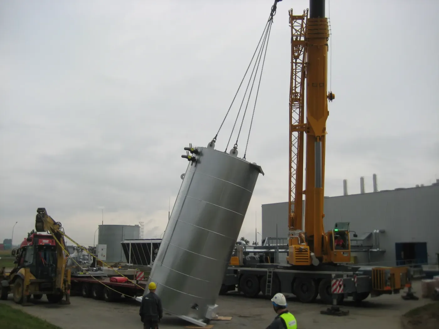 Der zweite Tank wird aufgestellt