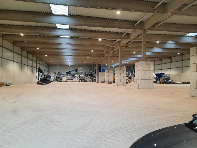 The finished hall with the line at the back