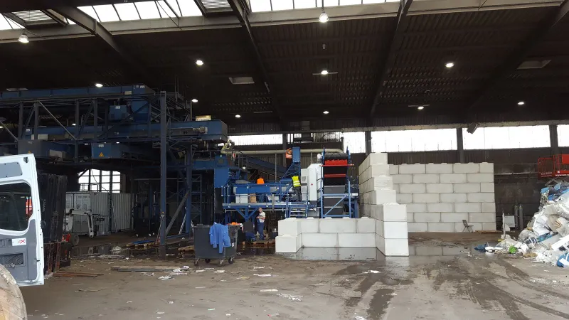 Sorting line and waste bays
