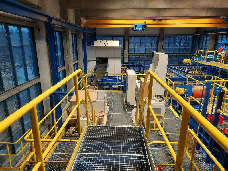 Walkway along the processing line