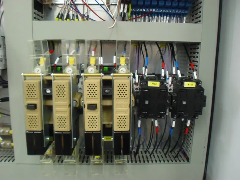Power section with contactors
