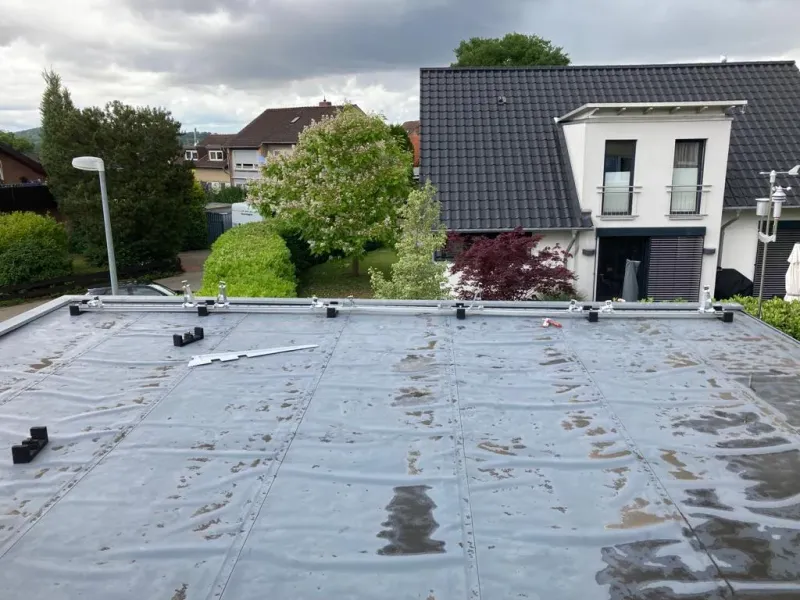 Flachdach der Garage vor der Montage