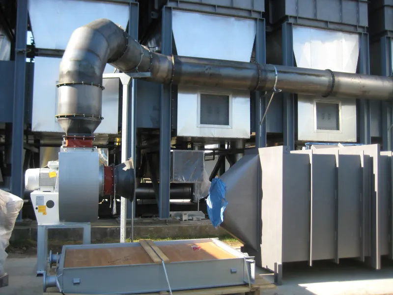 Ventilator und Leitung zur Anlage