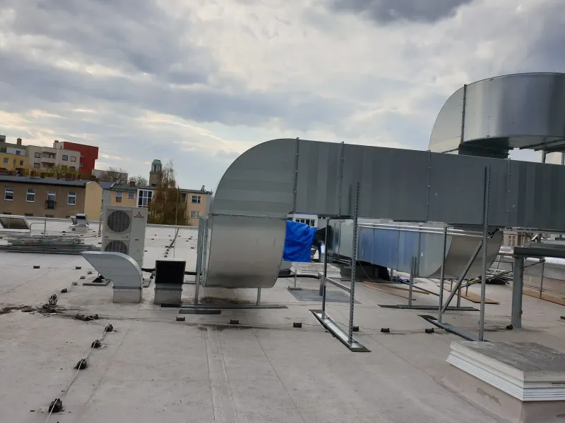 Duct bend on the roof