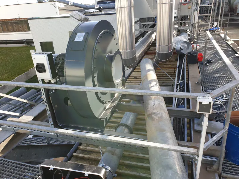 Ventilatorbühne mit Laufsteg