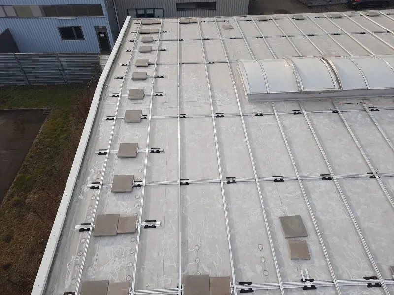 Schienen mit Ballaststeinen