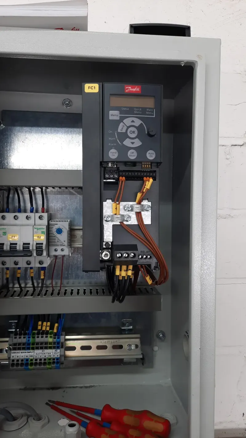 Schaltschrank mit Frequenzumrichter