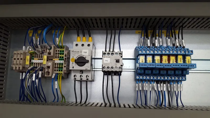 Control cabinet with motor starters