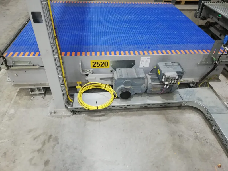 Conveyor drive with motor