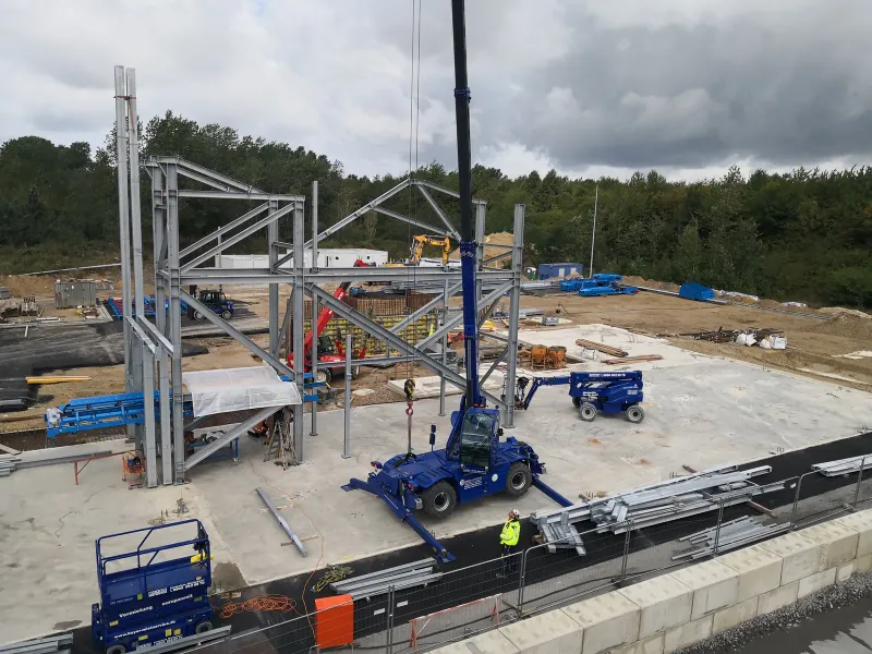 Stahlbau während der Bauphase