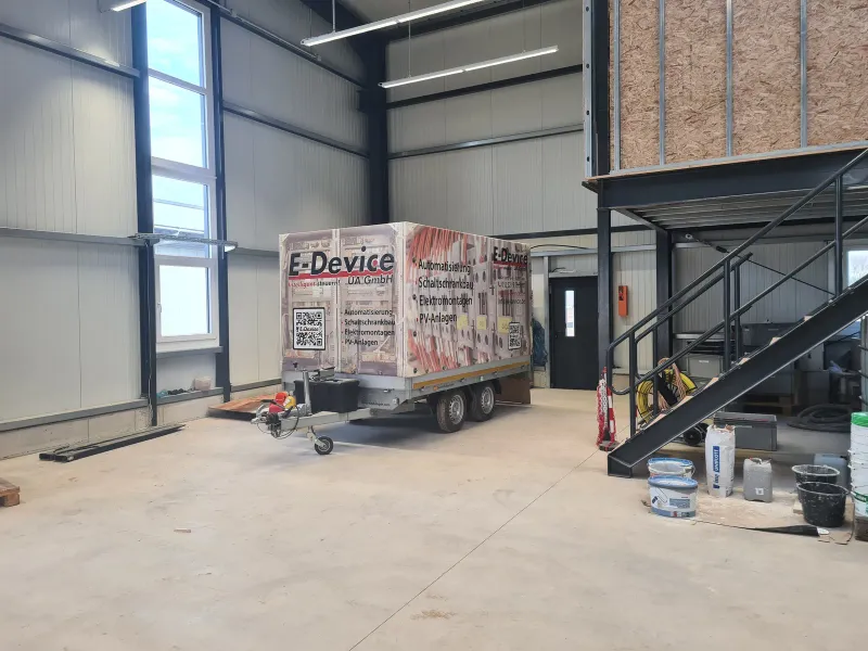 Unser Anhänger in der neuen Halle