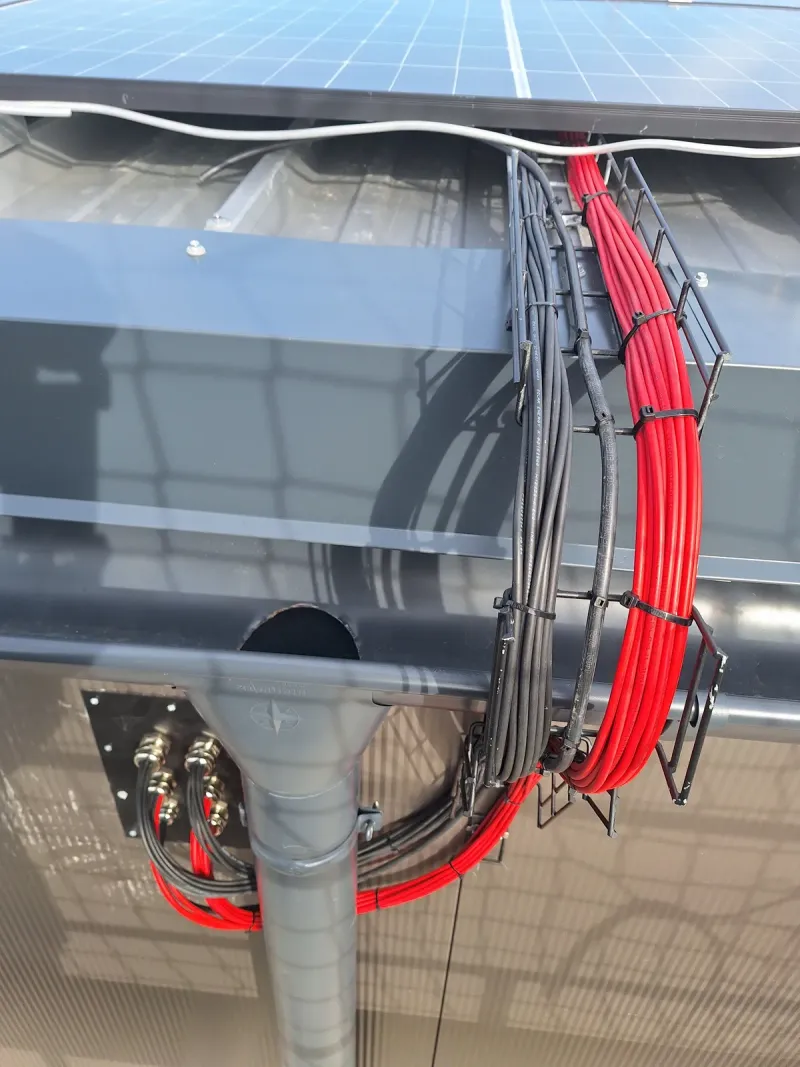 Strangkabel an der Dachkante