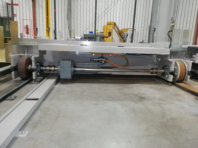 Transfer car on its rail