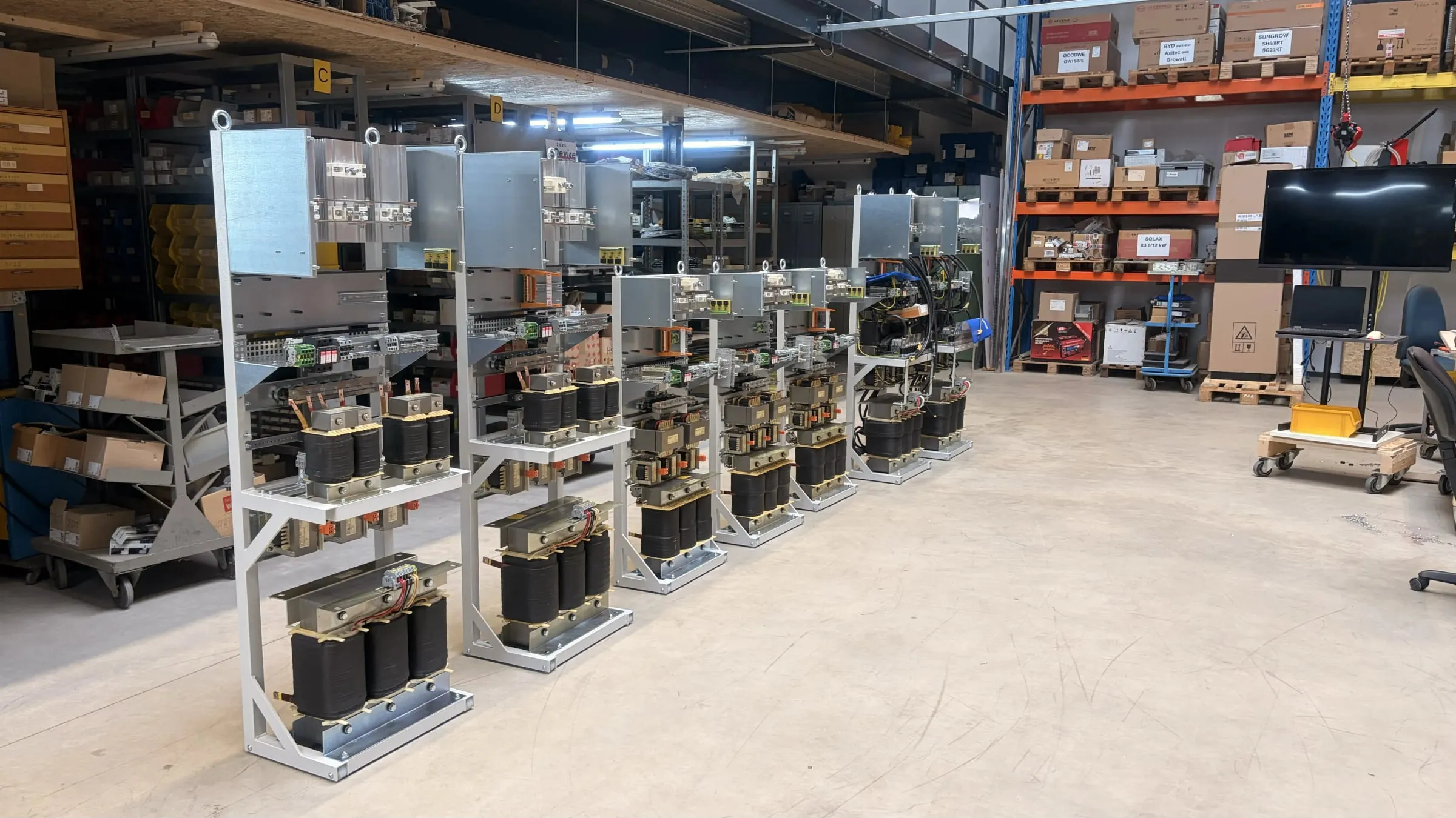 Several charging rectifiers in open racks in the E-Device workshop
